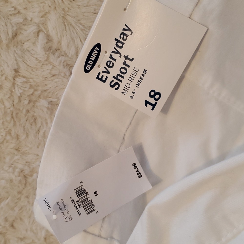 Old Navy mid-rise shorts - Picture 10 of 10